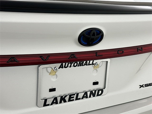 2022 Toyota Avalon Hybrid XSE Nightshade